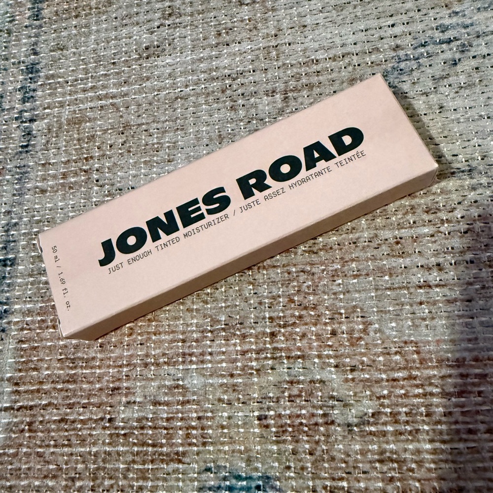 NIB Jones Road Just Enough Tinted Moisturizer, Shade Pecan